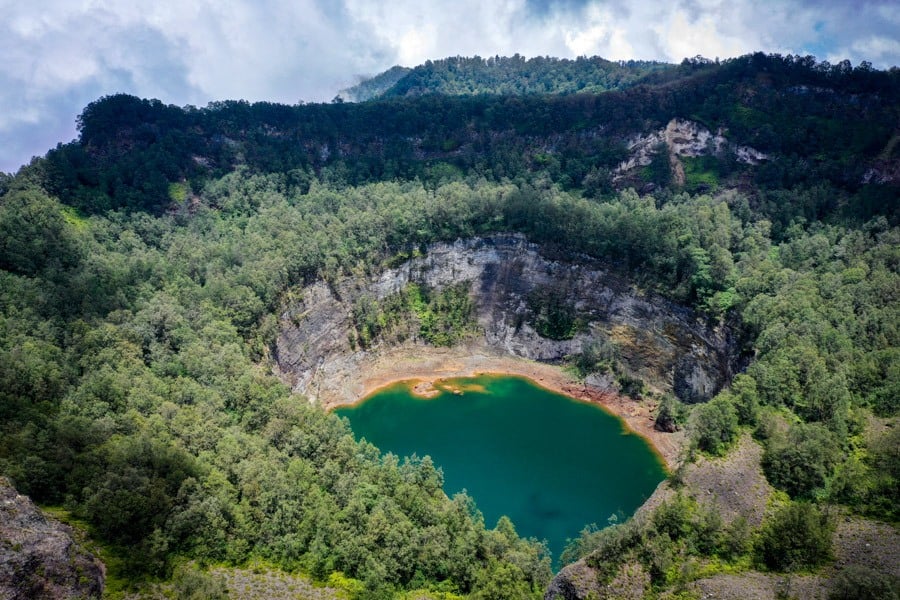 Tiwu Ata Bupu crater lake