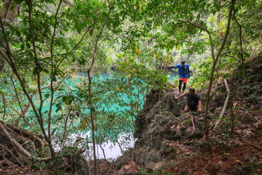 Hikers finding a path down to the jellyfish lake