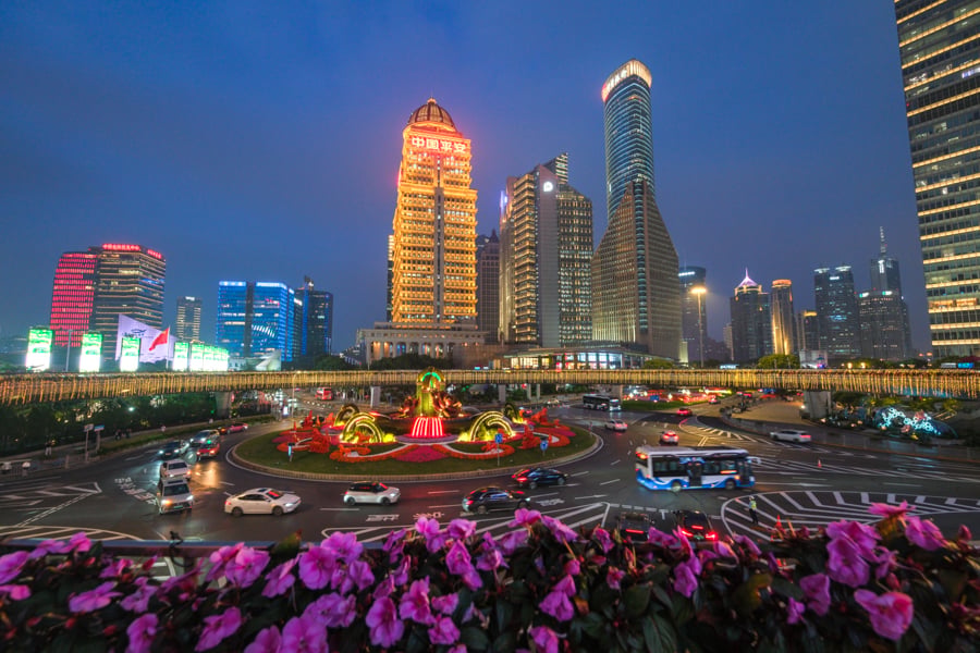 Mingzhu roundabout at night